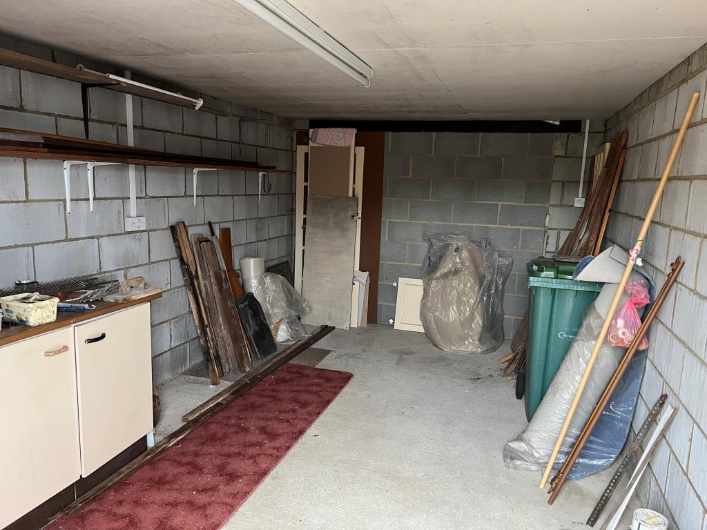 Lot: 64 - FREEHOLD TOWN CENTRE BUILDING ARRANGED AS TWO FLATS - Ground Floor Store